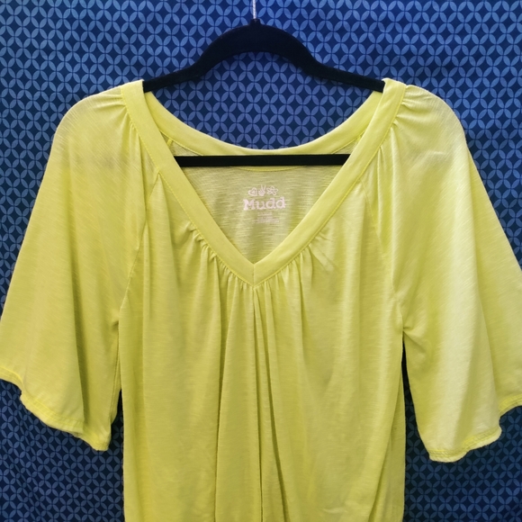 Mudd - Juniors light green top with scrunched bottom and flowy sleeves. Size - L - Picture 2 of 8